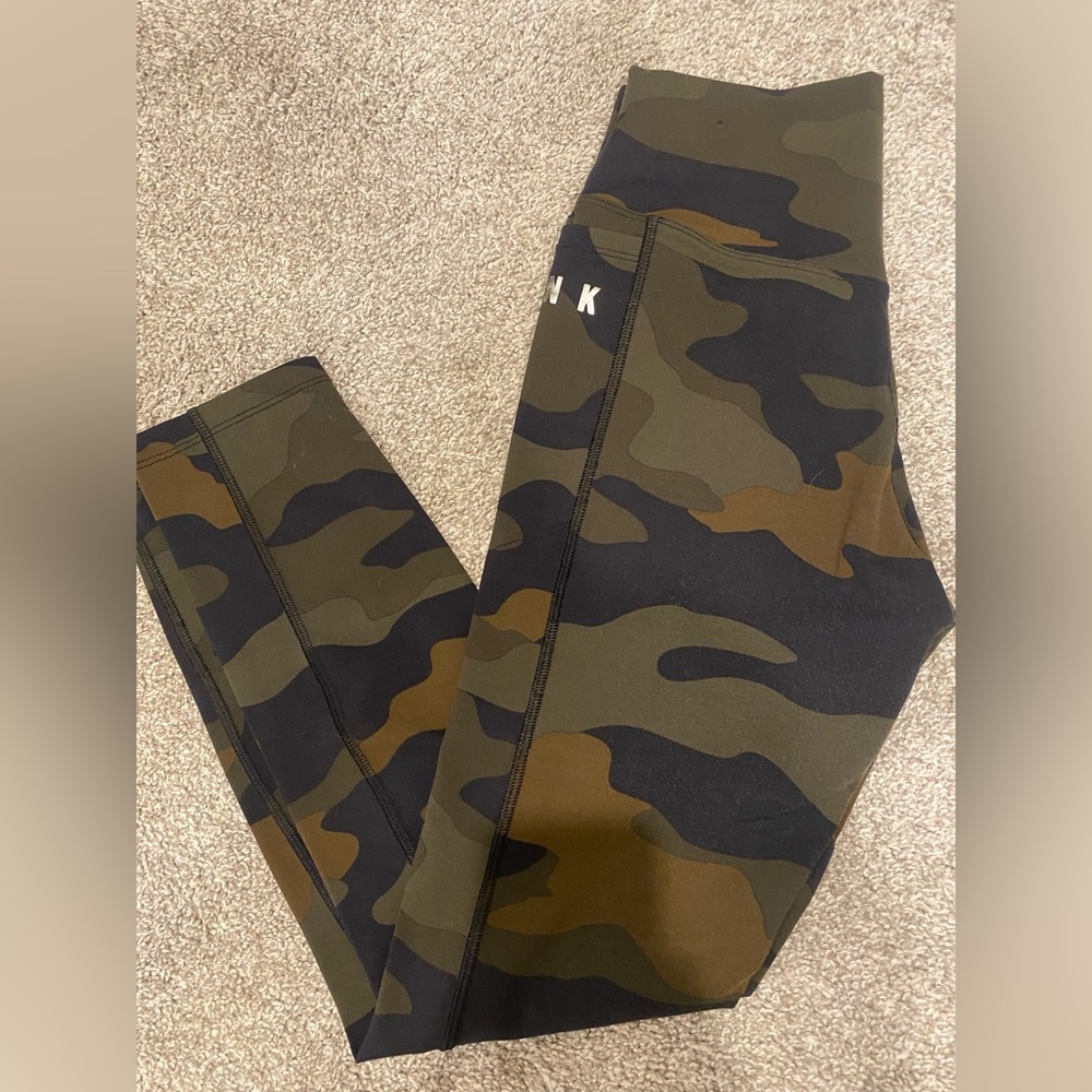 Women’s PINK Ultimate Camo Print Leggings